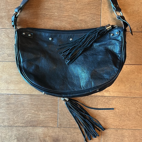 Chunky leather half moon handbag - Picture 2 of 9